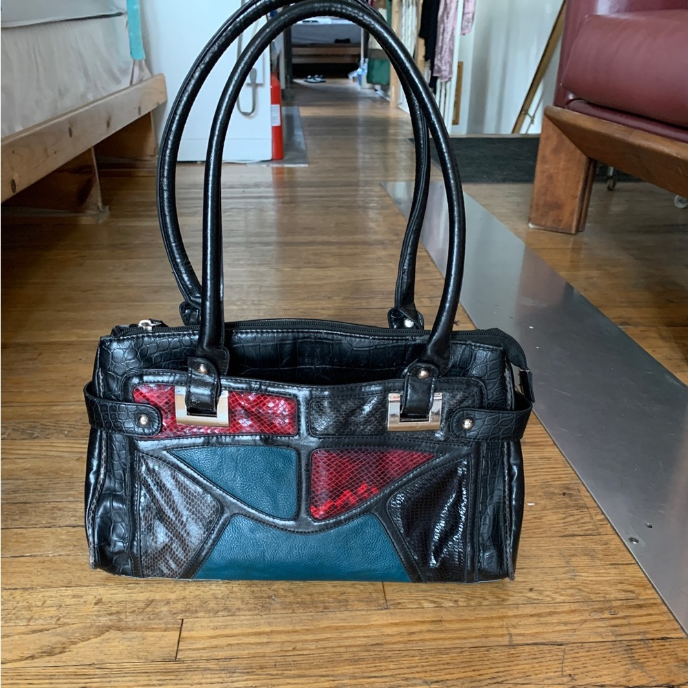 Amazing vintage 1980’s Black Leather Purse with Red And Blue Leather Inserts💙❤️
